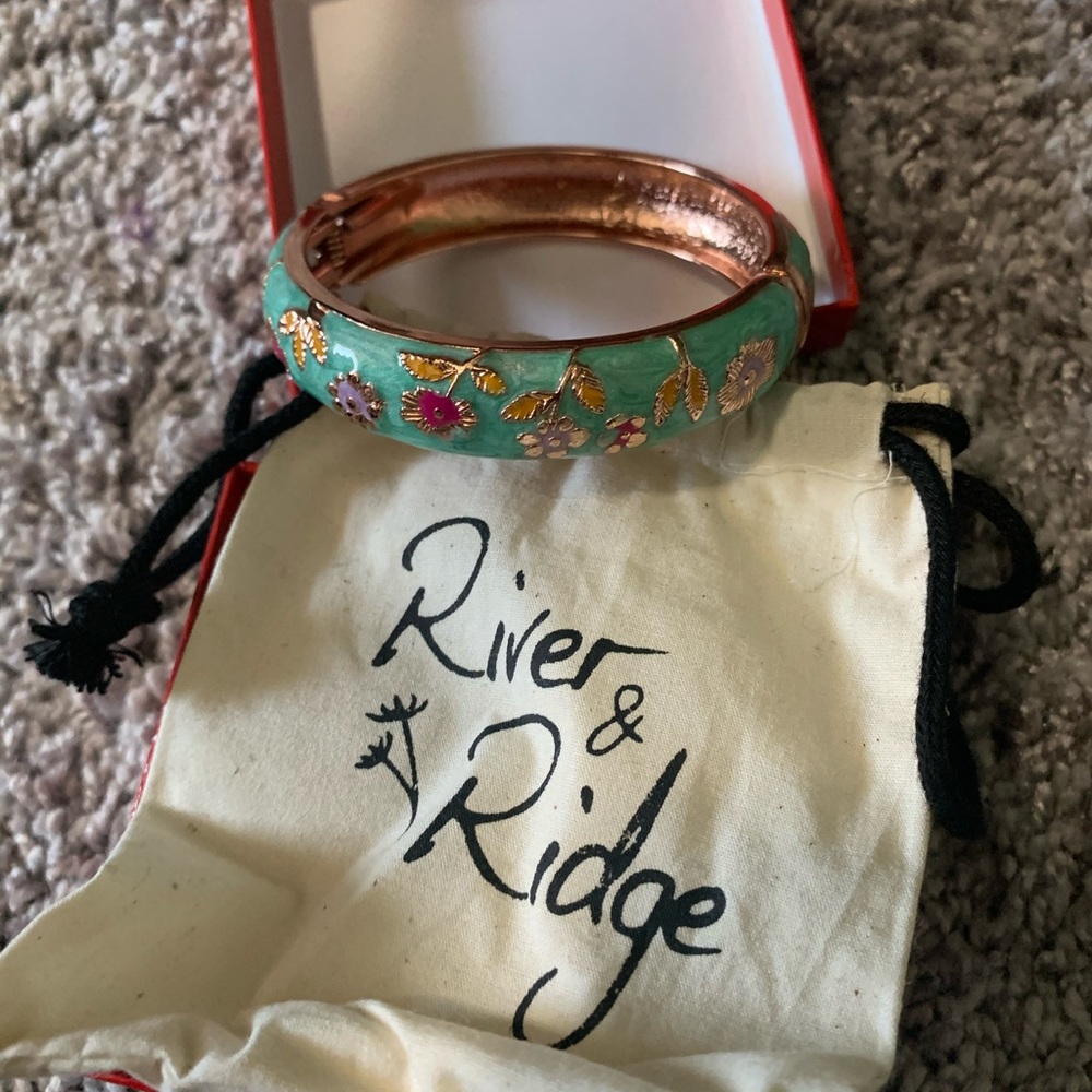 Bangle bracelet